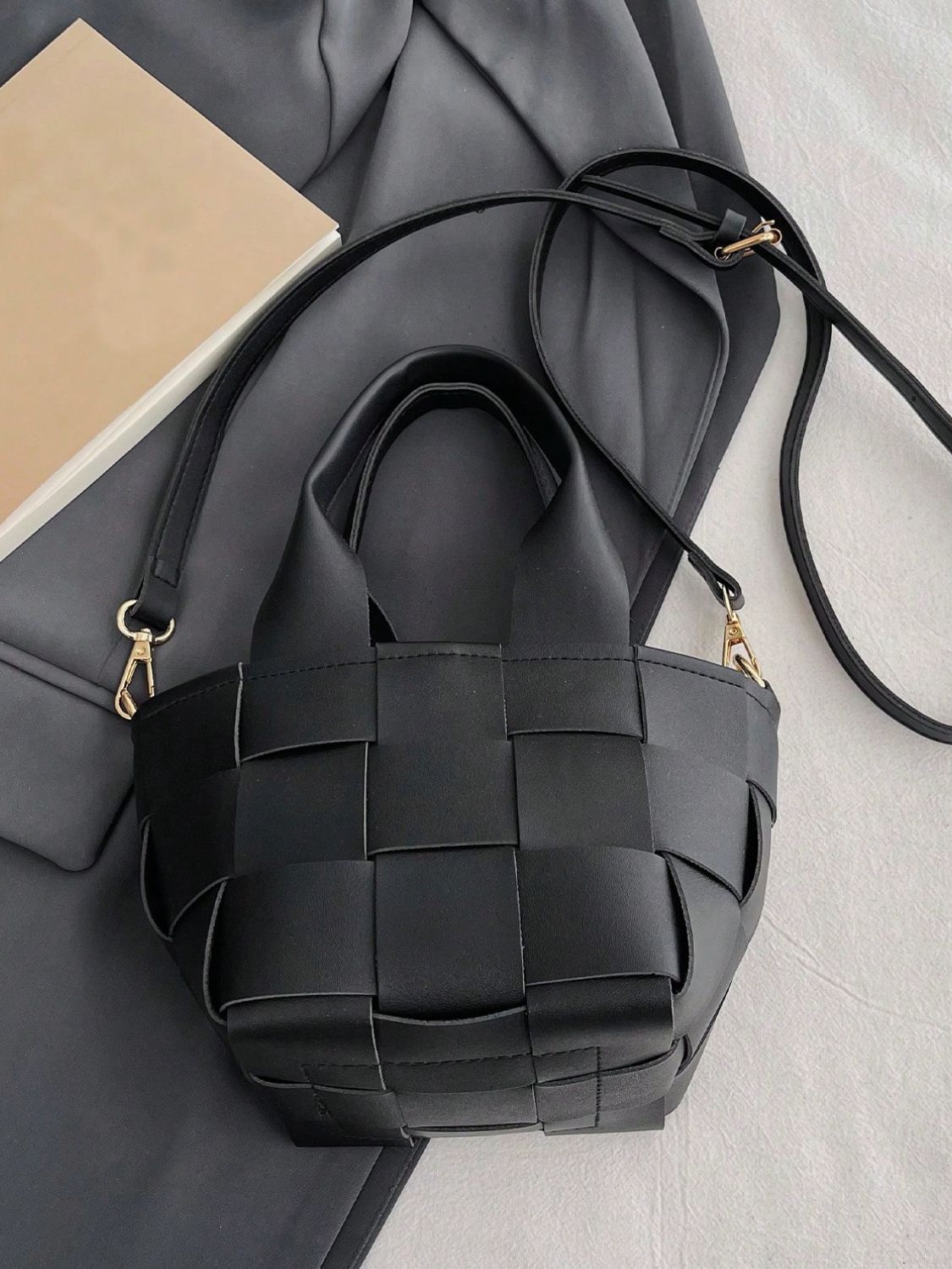 
"PU Leather Braided Bucket Bag – Stylish & Trendy Small Handbag for Women | Elegant, Durable & Perfect for Everyday or Casual Wear"